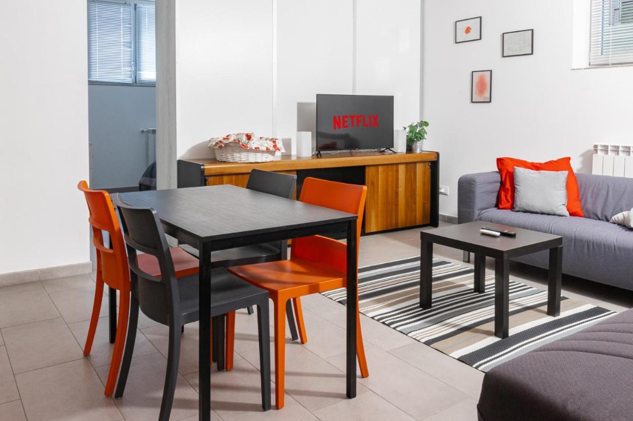 Staurenghi Red Apartment 바레세 외부 사진